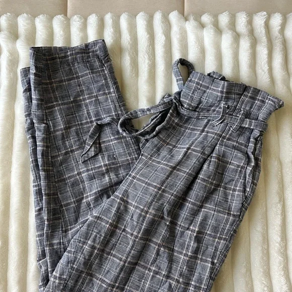 American Eagle Paperbag pants - Picture 8 of 8